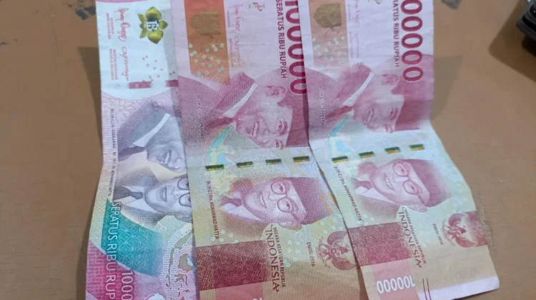 Rupiah Melemah Tajam, Ekonom Unand Sebut Dampak ke Harga Barang