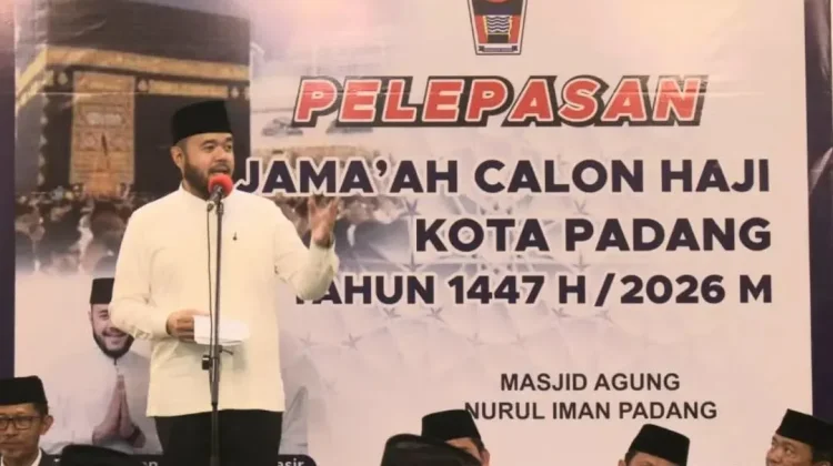 Wako Fadly Amran Lepas 386 Calon Jemaah Haji Kloter 1 Kota Padang