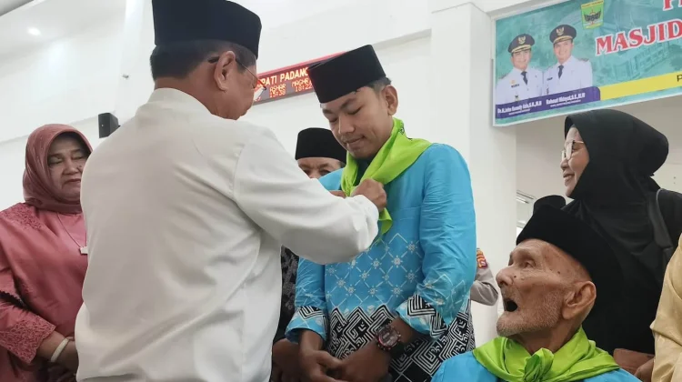 Pemkab Padang Pariaman Lepas Calon Jemaah Haji