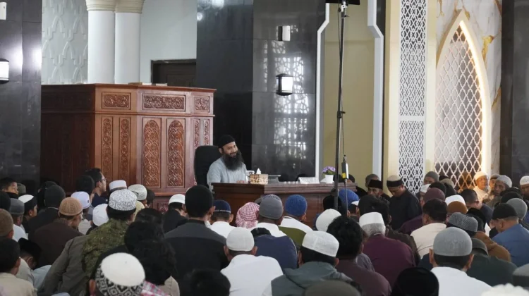 Ribuan Jemaah Hadiri Tablig Akbar Syafiq Riza Basalamah