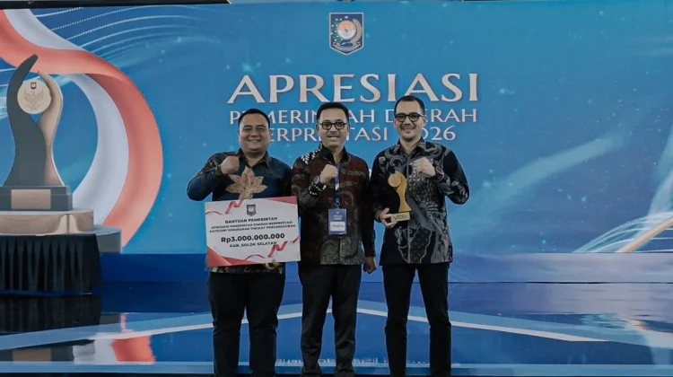 Berhasil Tekan Angka Pengangguran, Solsel Raih Penghargaan dari Kemendagri