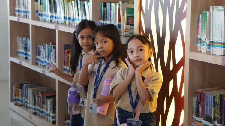 Perpusda Padang Jadi Magnet Literasi, Puluhan Siswa Balmoral Antusias Belajar