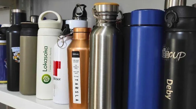 Membiasakan Memakai Tumbler untuk Mengurangi Limbah Plastik