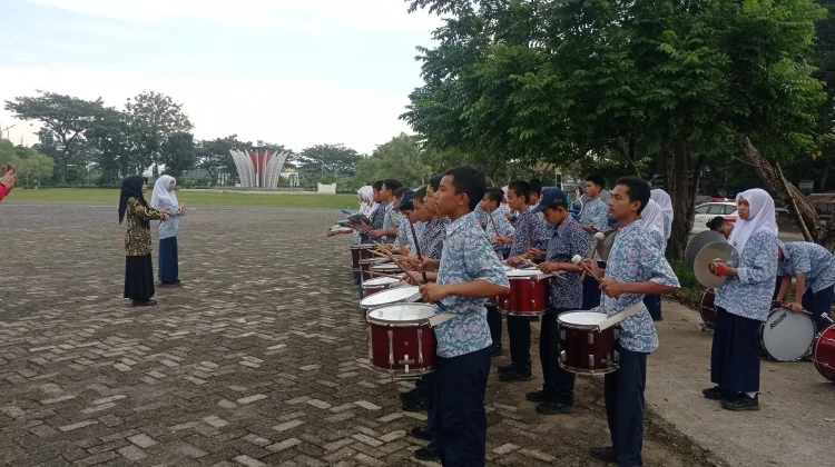 Tim Drumben SMP 10 dan 18 Padang Bersiap Tampil di Upacara Hardiknas