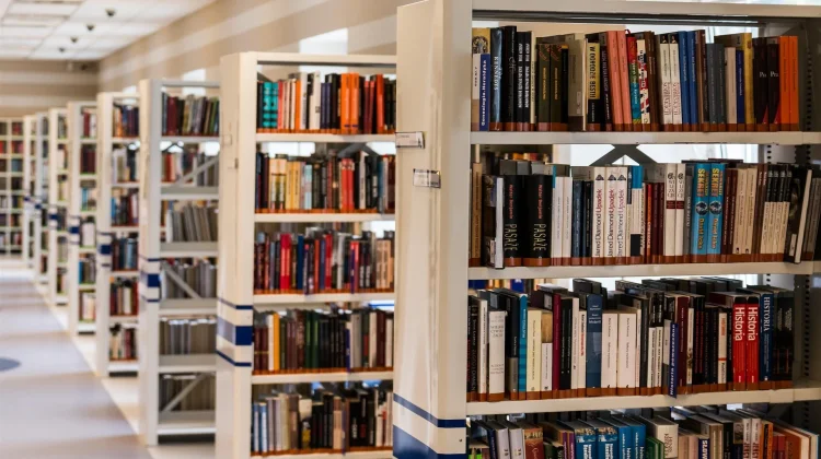 Manfaat Membaca Buku untuk Meningkatkan Pengetahuan dan Kesehatan Mental
