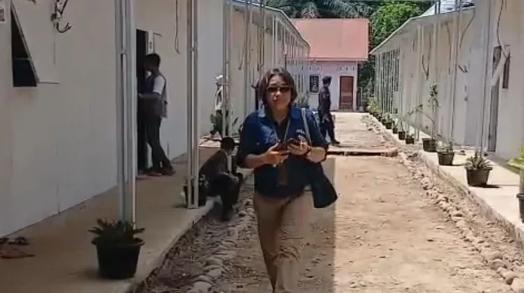 Menjemput Takdir di Sela Dinding Huntara, Ketangguhan Warga Kayu Pasak Merajut Asa