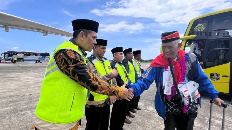 Dua Jemaah Kloter 7 Embarkasi Padang Ditunda Berangkat karena Sakit