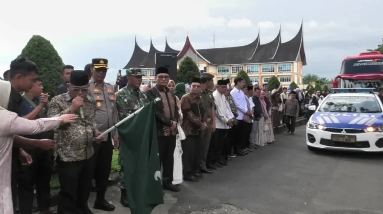 Pemkab Pasbar Lepas Keberangkatan 194 Jemaah Haji menuju Embarkasi Padang