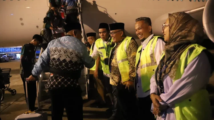 Embarkasi Padang Berangkatkan 3.913 Jemaah Haji hingga Kloter 10, Dua Jemaah Wafat