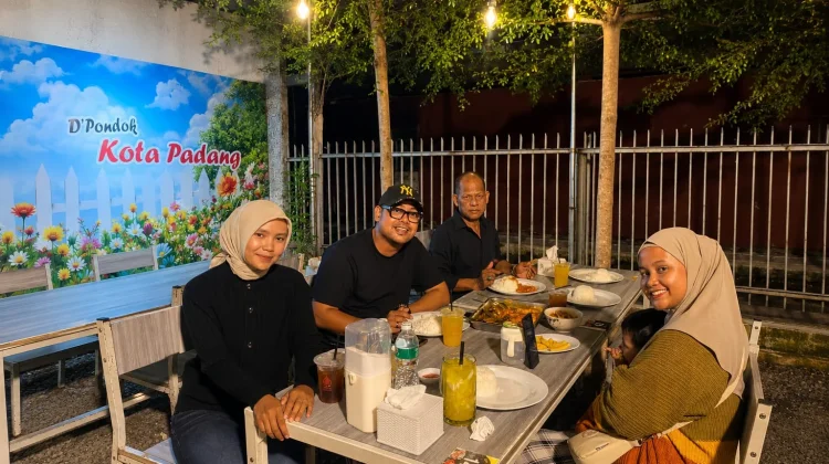Bangun Kedekatan Keluarga lewat Makan di Luar Rumah