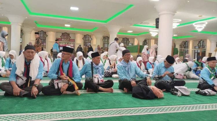 Jemaah Haji Kloter 12 Embarkasi Padang Masuki Asrama