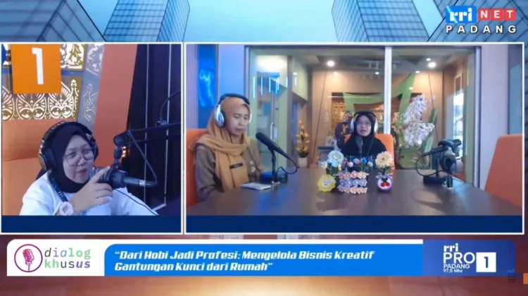 Kerajinan Tangan Kreatif Buatan Monika Menjadi Solusi Cuan Pasca Lulus.