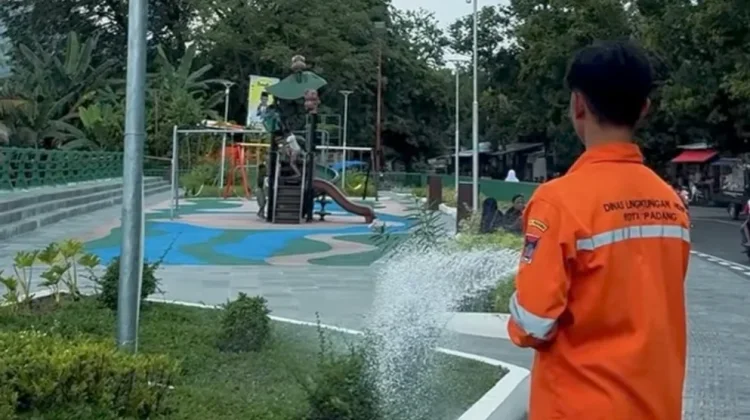 DLH Padang Rawat Taman Aliran Kenangan Secara Rutin
