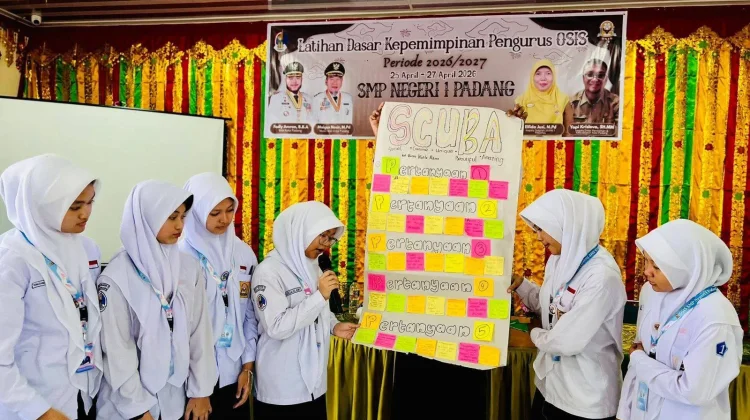 Pengurus OSIS SMPN 1 Padang Dibekali Teknik Kepemimpinan