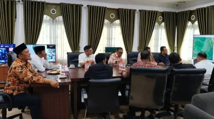 Pasbar dan Madina Bahas Jalan Strategis Penghubung Antarprovinsi