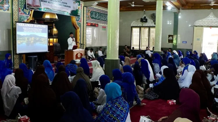 Masyarakat Padang Panjang Diajak Perbanyak Selawat dan Baca Al-Qur’an