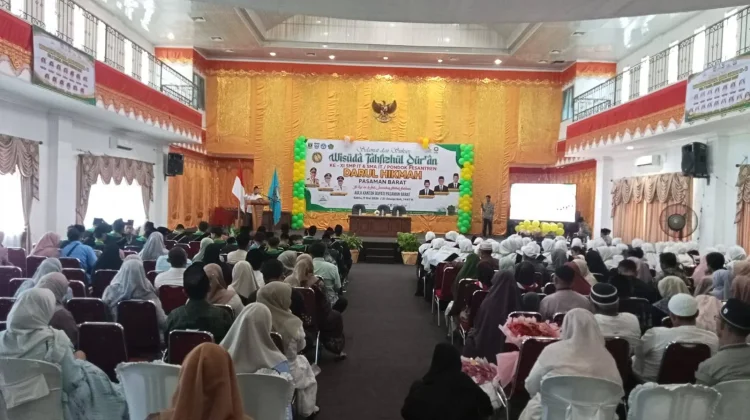 Ponpes Darul Hikmah Wisuda Santri Penghafal Al-Qur’an