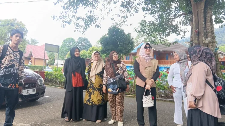 Ketua Harian Kwarcab Pramuka Tinjau Kegiatan Perjusami SMAN 1 Padang Panjang