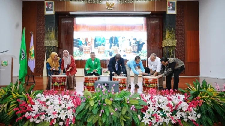 Faterna Unand Satukan Pakar Internasional Bahas Kebijakan Perunggasan
