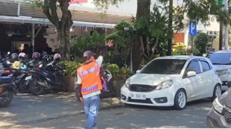 Pemko Padang Imbau Wisatawan Waspadai Parkir Liar Selama Libur Panjang