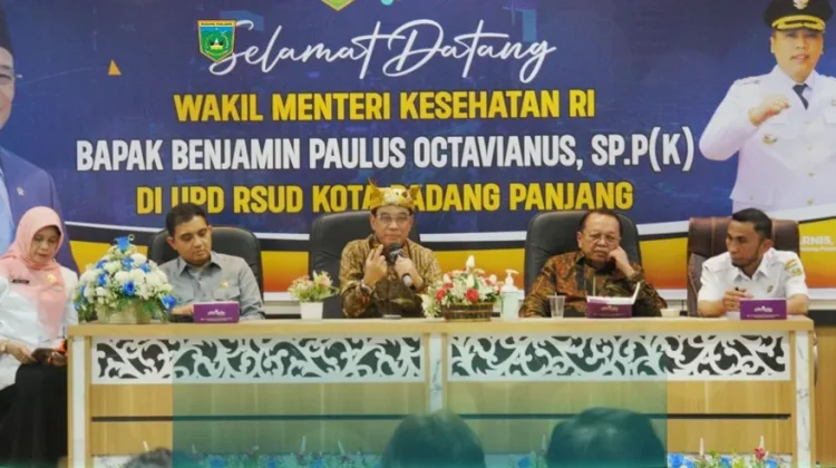 Wamenkes Tekankan Penguatan SDM Kesehatan saat Kunjungi RSUD Padang Panjang