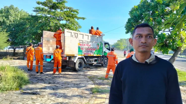 Pasca Hujan Guyur Kota Padang, Sampah di Pantai Padang Meningkat