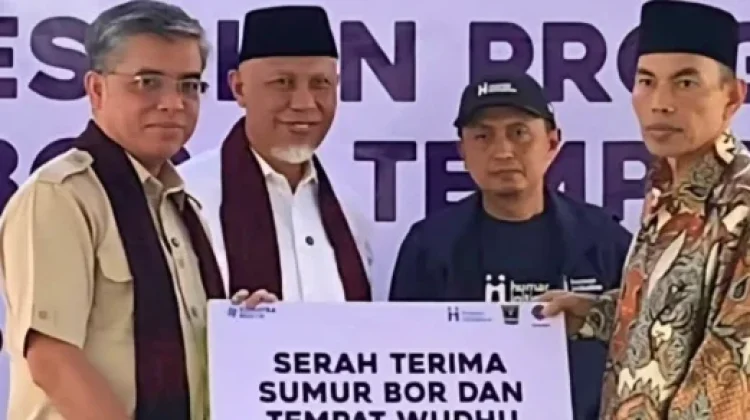 Menteri Yassierli Wakafkan Sumur Bor untuk Warga Balai Gadang Pascabencana