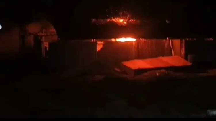 Gudang Penyimpanan Kayu di Anduring Padang, Terbakar