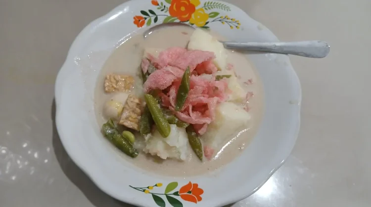 Lontong Gulai Toco, Hidangan Tradisional Kaya Rasa dan Menggugah Selera