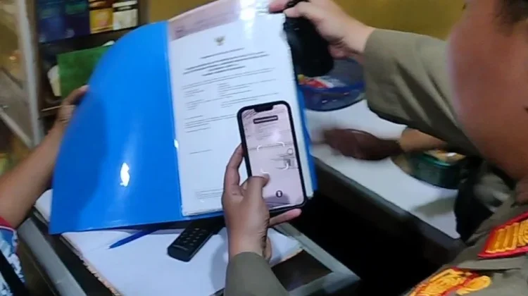 Diduga Ada Izin Bermasalah, Satpol PP Lakukan Penertiban di Atom Center
