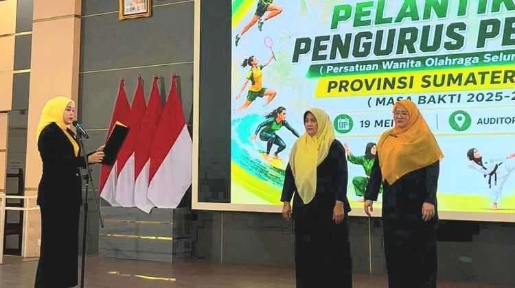 Gusmalini Dilantik Bersama Pengurus Perwosi Sumbar