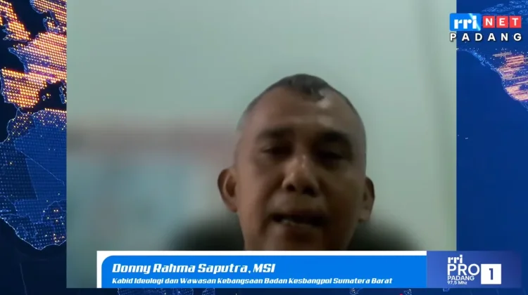 Kesbangpol Sumbar Soroti Kebiasaan Remaja yang Menatap Ponsel 9 Jam Sehari