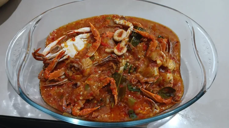Kepiting Saus Padang, Hidangan Seafood Pedas Gurih Favorit Banyak Orang