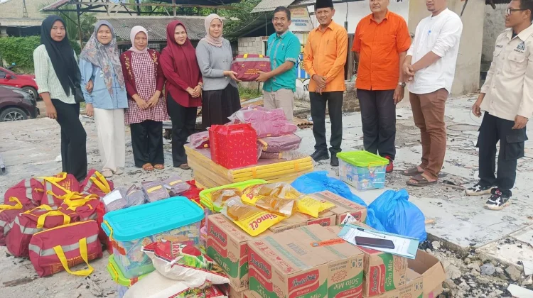 Dinas Sosial Pasaman Barat Salurkan Bantuan pada Warga Terdampak Kebakaran