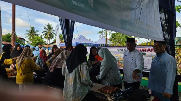 Sekda Dharmasraya Tinjau Langsung Pelaksanaan Pasar Murah