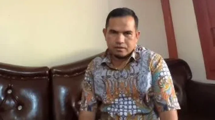 Pemkab Solok Pasang Lampu Penerangan Jalan Antisipasi Kecelakaan di Surian