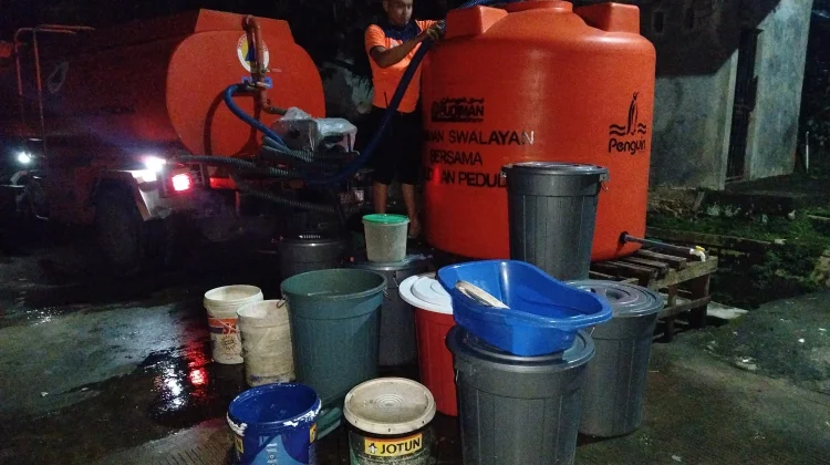 Distribusi Air Bersih Pascabanjir Padang Capai 12 Juta Liter