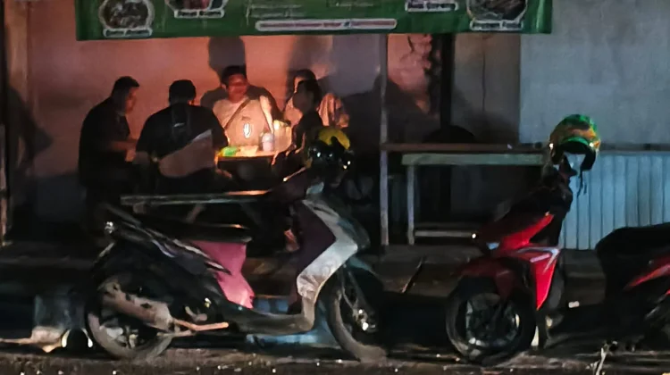 Listrik Padam, Pedagang Sate di Padang Justru Kebanjiran Pembeli