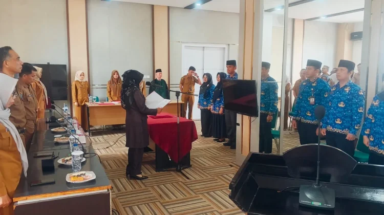 Wabup Leli Arni Lantik Pejabat Administrator dan Kepala UPT Puskesmas Dharmasray