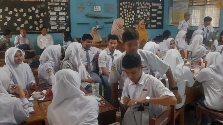Kuota Terbatas, Ribuan Sekolah di Sumbar Antre Reakreditasi