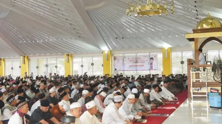 Ribuan Jamaah Padati Shalat Iduladha di Masjid Agung Dharmasraya