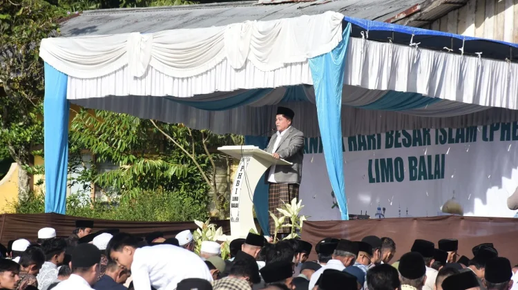 Bupati Agam Benni Warlis Jadi Khatib Iduladha 1447 H di Lapangan Balai Limo