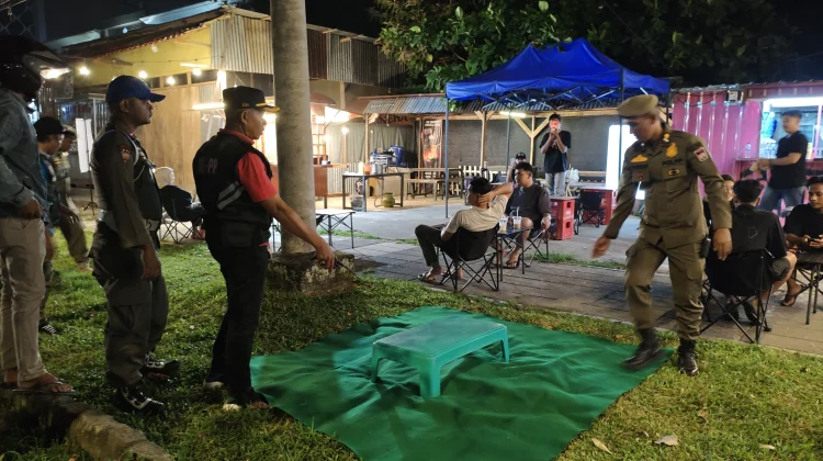 Trotoar dan Taman Rusak akibat PKL, Satpol PP Padang Lakulan Penertiban