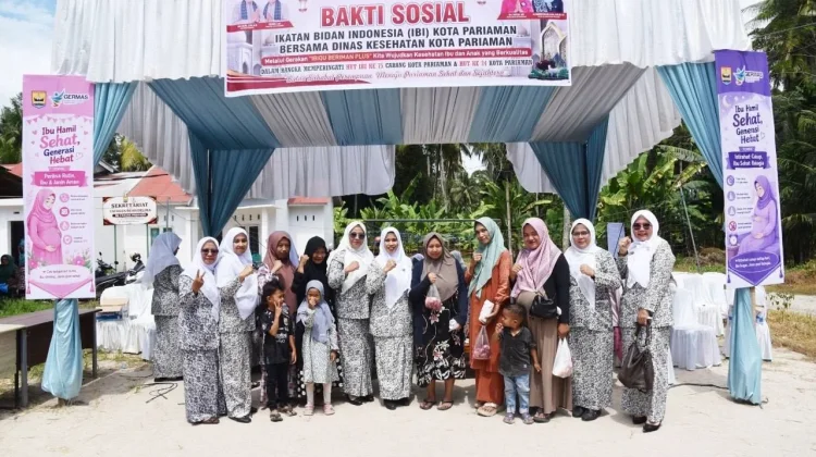 IBI Pariaman Bagikan Daging Kurban dan Uang Tunai khusus untuk Ibu Hamil