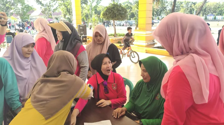 Peringati HUT ke-18, GOW Pasbar Gelar Senam dan Cek Kesehatan Gratis