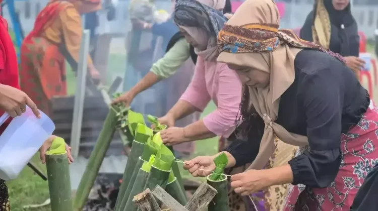 Nyala Etika Demokrasi dari Tungku Lemang Perempuan Minang