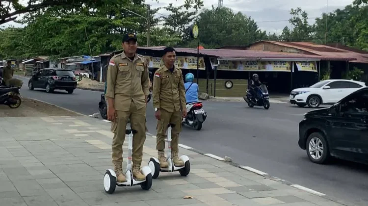 Satpol PP Padang Bersiaga di Kawasan Pantai Jaga Wisatawan saat Libur Panjang