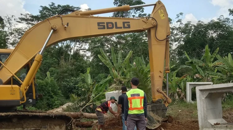 Pemkab Dharmasraya Bangun Jembatan sementara di Nagari Kurnia Selatan