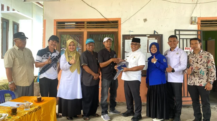 Bupati Yulianto Dampingi Penyerahan Ambulans untuk Warga Timbo Abu Kajai