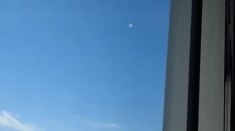 Fenomena Bulan Muncul di Pagi Hari